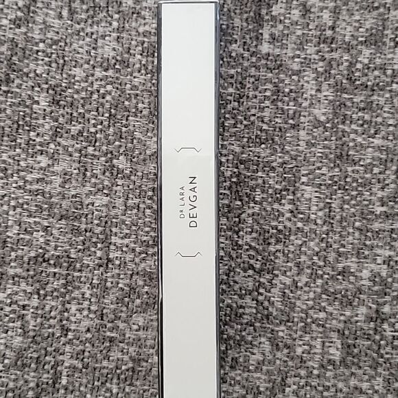 Dr. Laura DEVGAN MASCARA - Picture 3 of 4